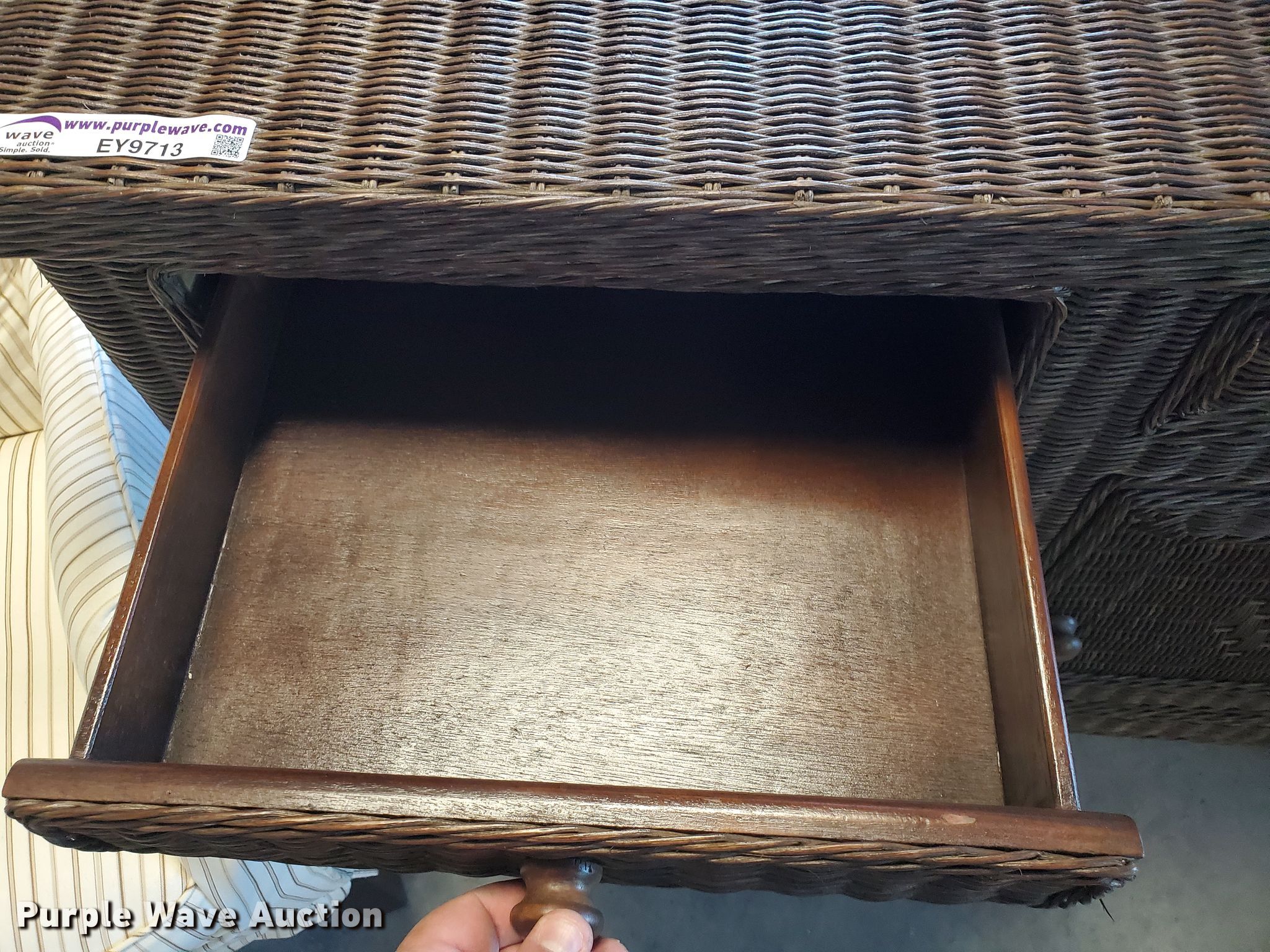 Furniture in Hays, KS Item EY9713 sold Purple Wave