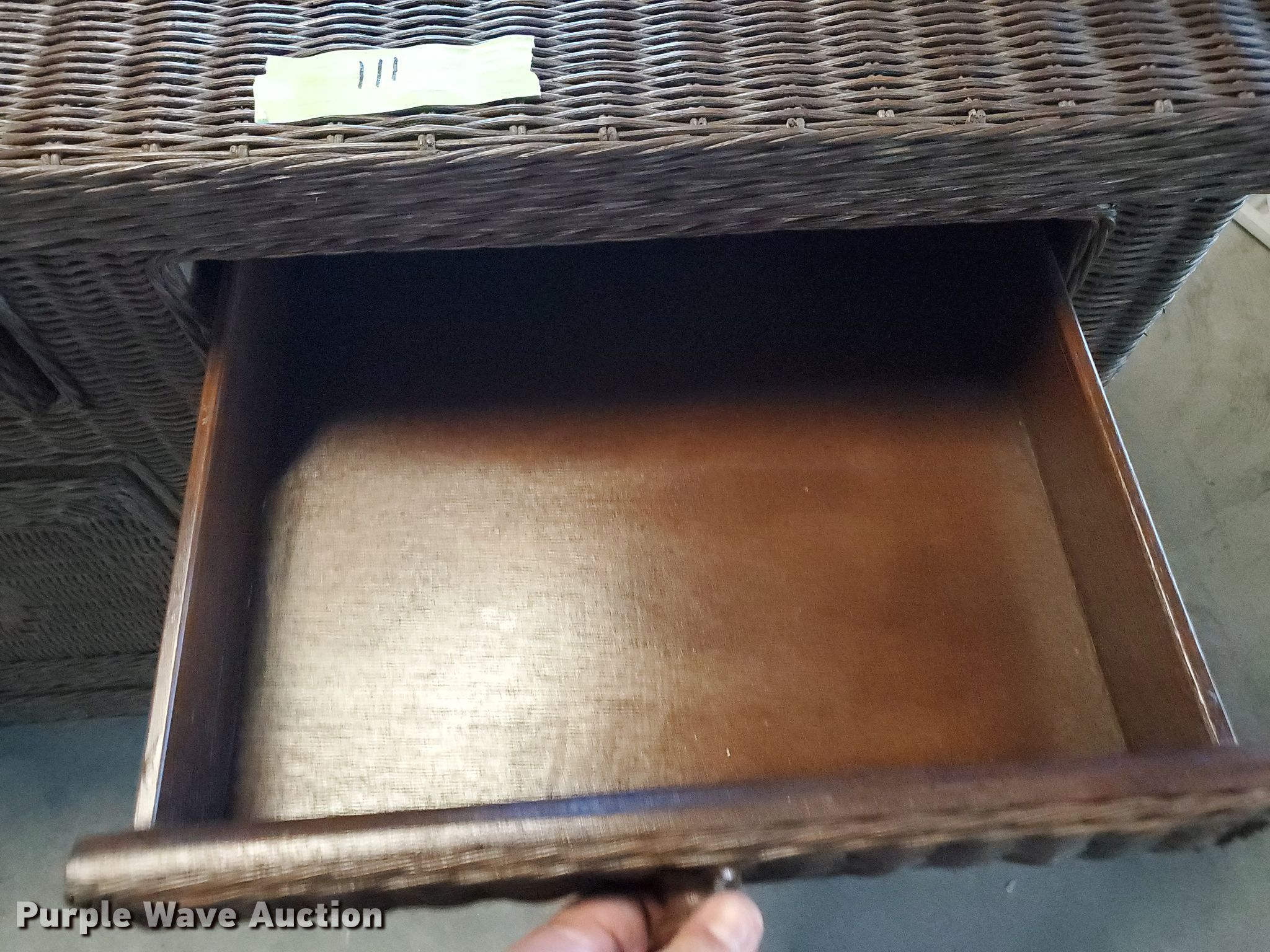 Furniture in Hays, KS Item EY9713 sold Purple Wave