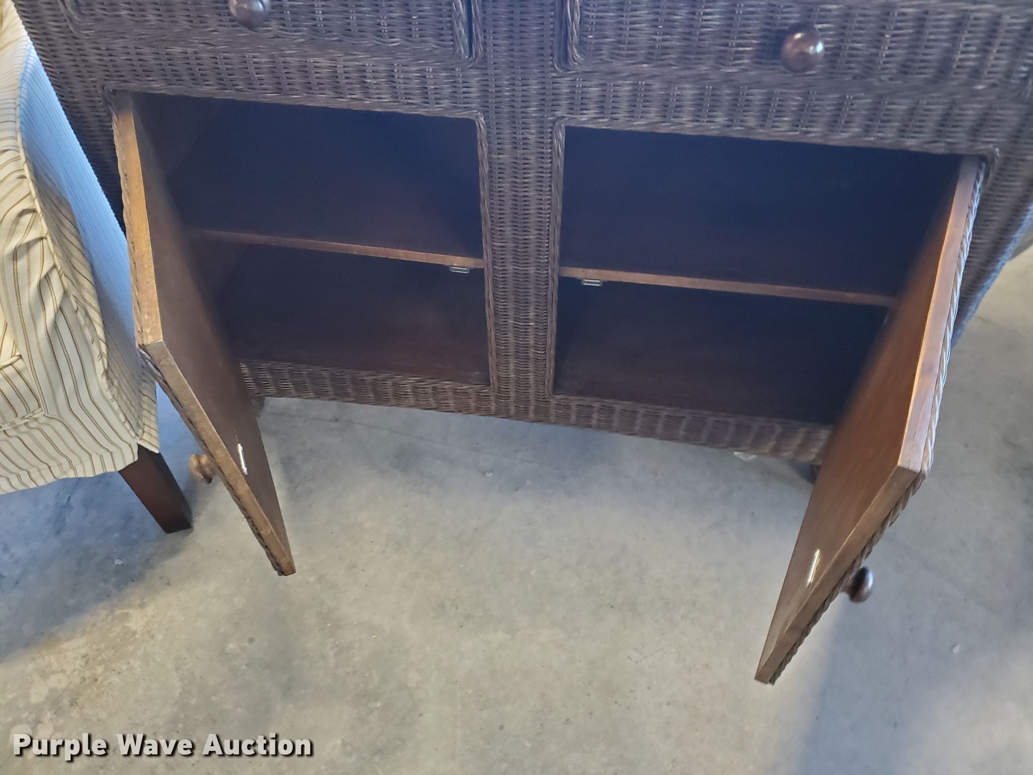 Furniture in Hays, KS Item EY9713 sold Purple Wave