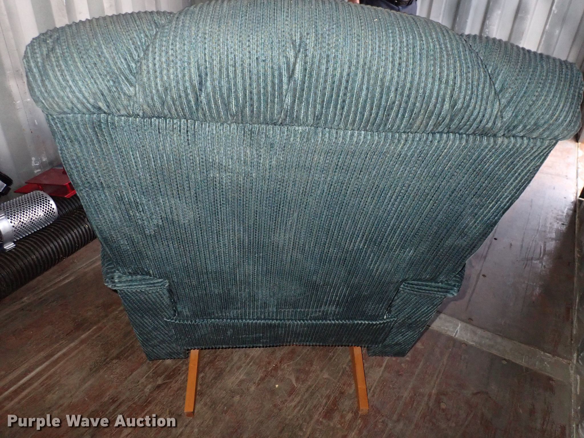 (10) recliners in Hutchinson, KS Item GR9602 sold Purple Wave