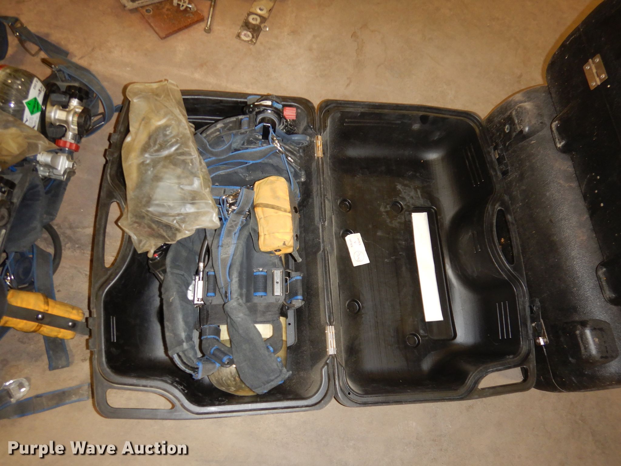 (4) Survivair air packs in Paxico, KS Item HD9677 sold Purple Wave