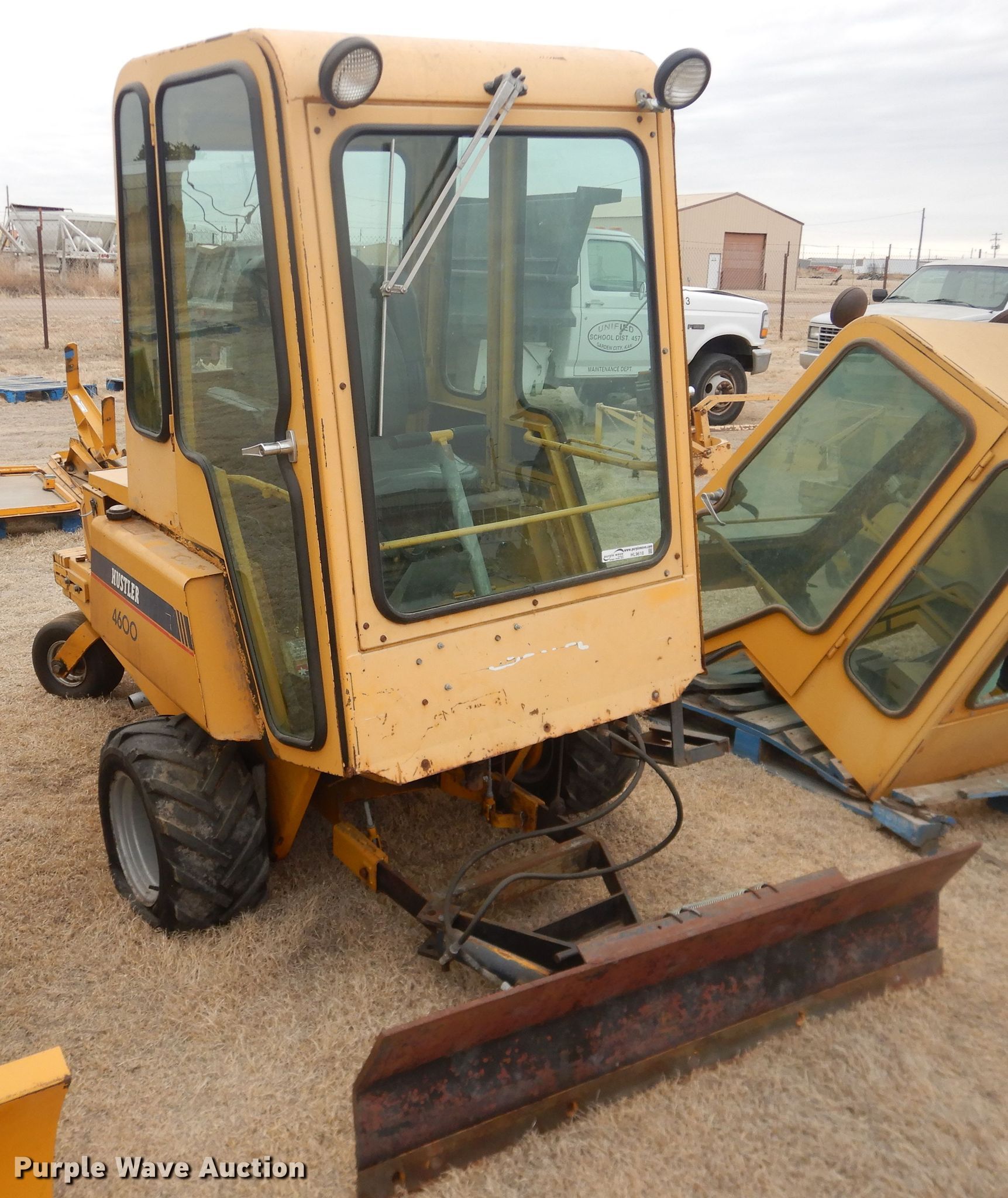 Hustler 4600 lawn mower in Garden City, KS Item HL9618 sold Purple Wave