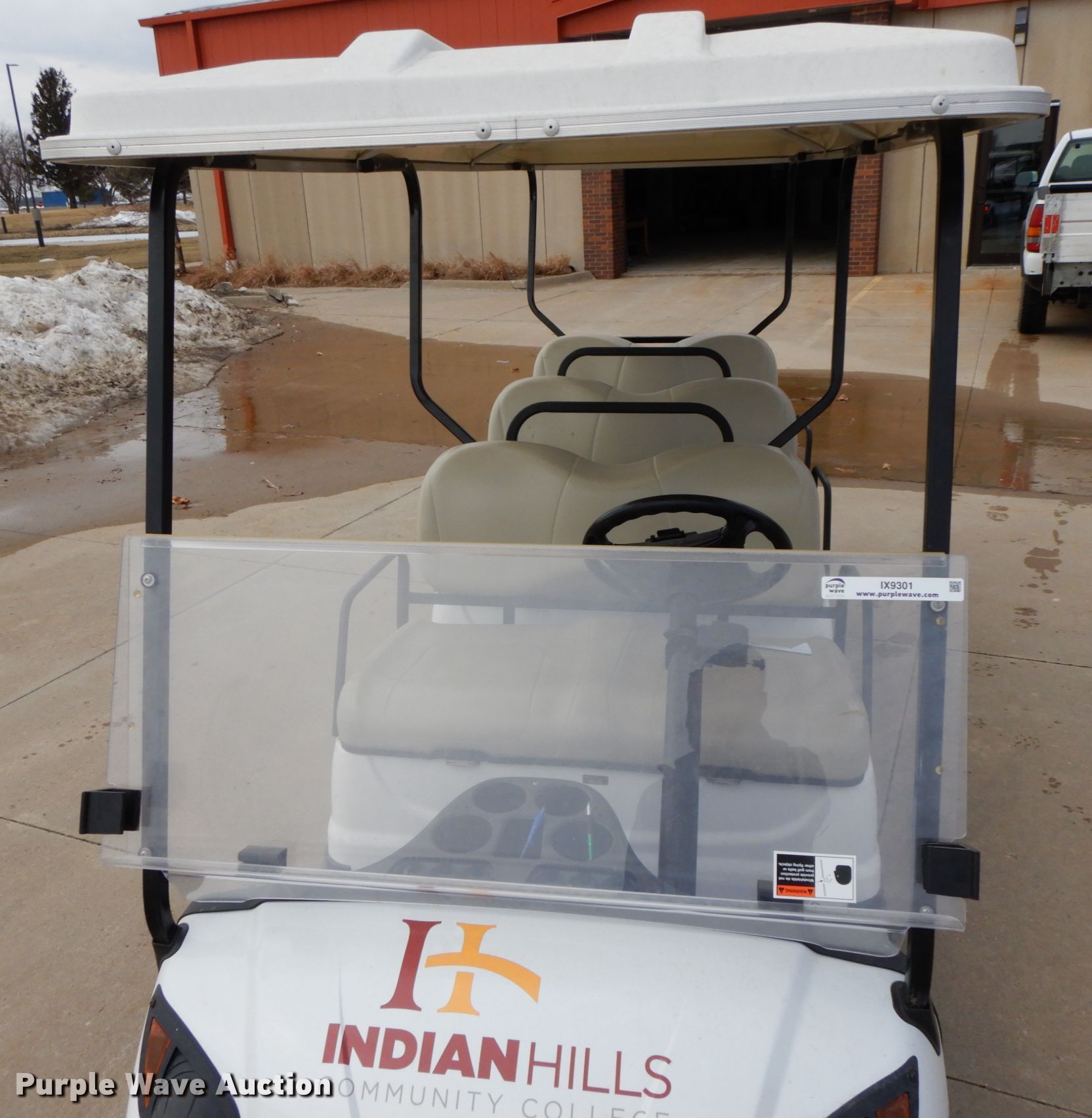 2010 Yamaha YDRE3 golf cart in Ottumwa, IA Item IX9301 sold Purple Wave