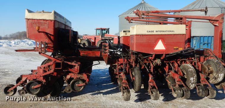 image for item AF9896 Case IH 950 Cyclo Air  split row planter