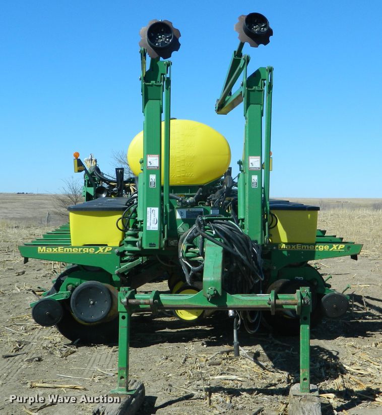 image for item DE4572 John Deere 1770NT Max Emerge XP  no-till planter