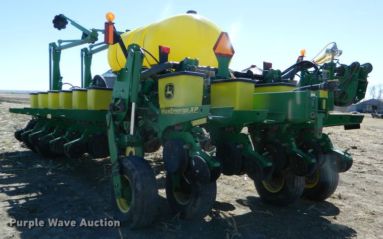 image for item DE4572 John Deere 1770NT Max Emerge XP  no-till planter