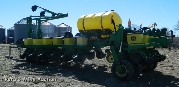 image for item DE4572 John Deere 1770NT Max Emerge XP  no-till planter