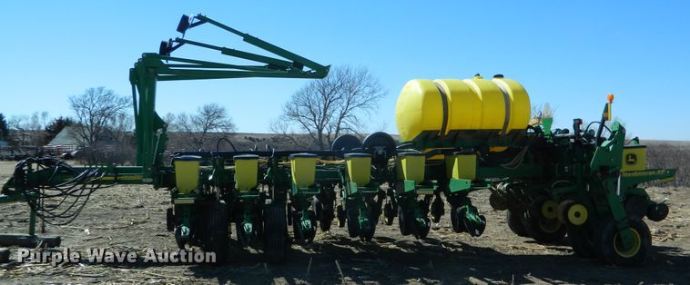 image for item DE4572 John Deere 1770NT Max Emerge XP  no-till planter