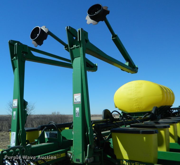 image for item DE4572 John Deere 1770NT Max Emerge XP  no-till planter