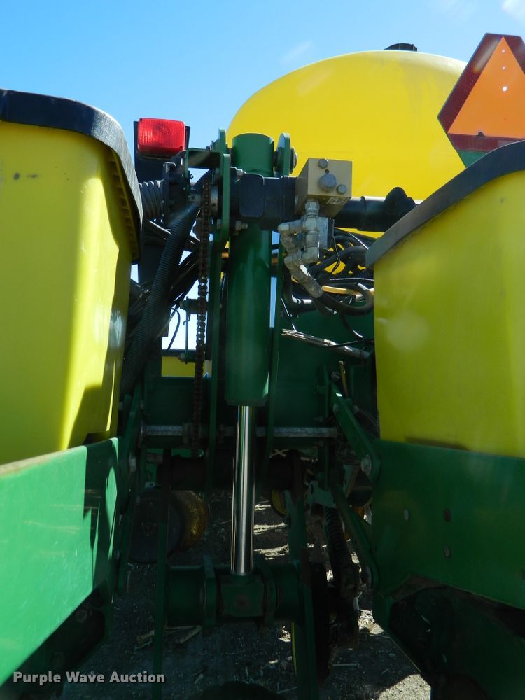 image for item DE4572 John Deere 1770NT Max Emerge XP  no-till planter