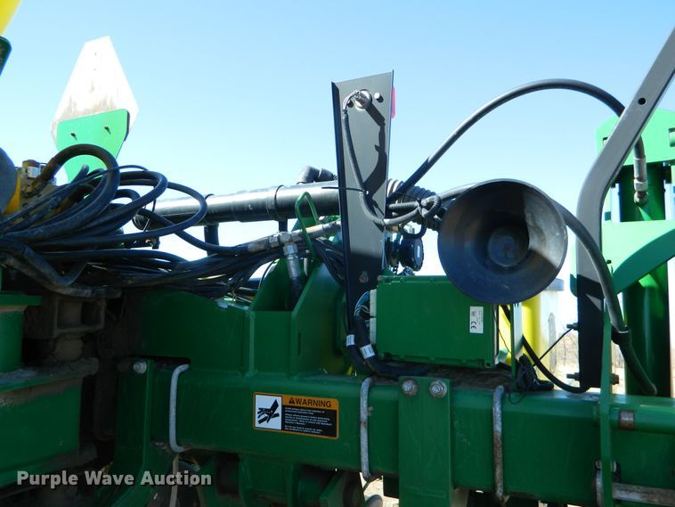 image for item DE4572 John Deere 1770NT Max Emerge XP  no-till planter