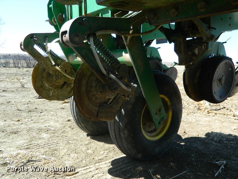 image for item DE4572 John Deere 1770NT Max Emerge XP  no-till planter