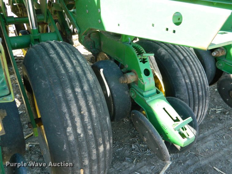 image for item DE4572 John Deere 1770NT Max Emerge XP  no-till planter