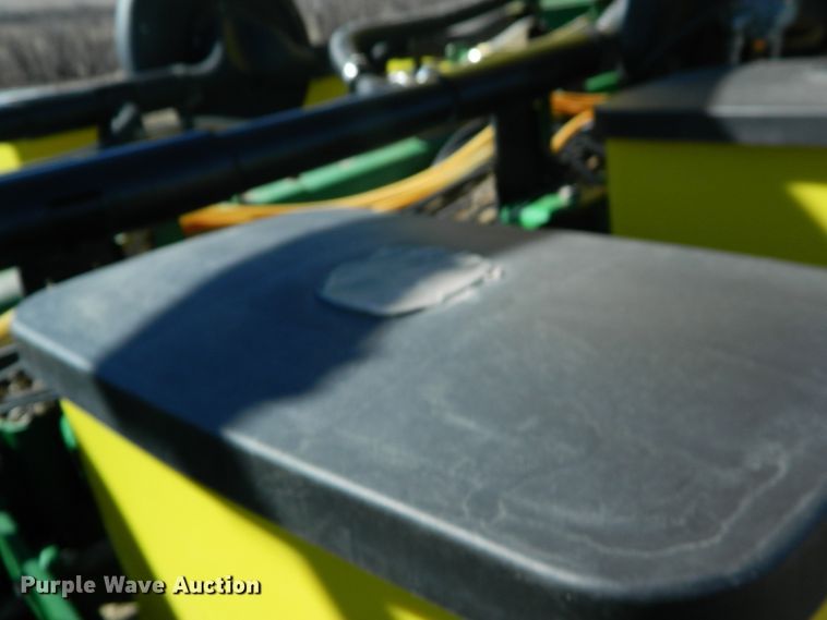 image for item DE4572 John Deere 1770NT Max Emerge XP  no-till planter