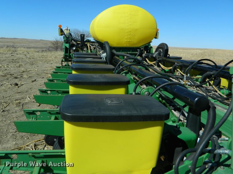image for item DE4572 John Deere 1770NT Max Emerge XP  no-till planter