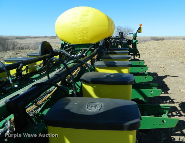 image for item DE4572 John Deere 1770NT Max Emerge XP  no-till planter
