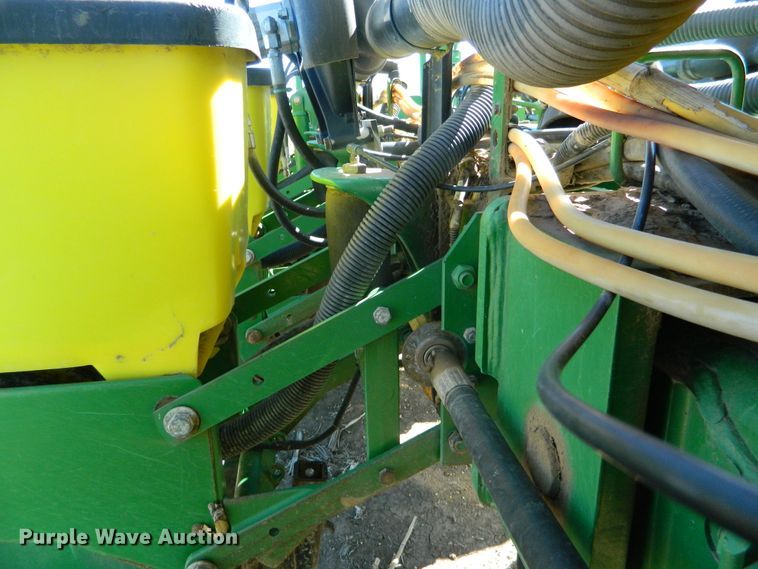 image for item DE4572 John Deere 1770NT Max Emerge XP  no-till planter
