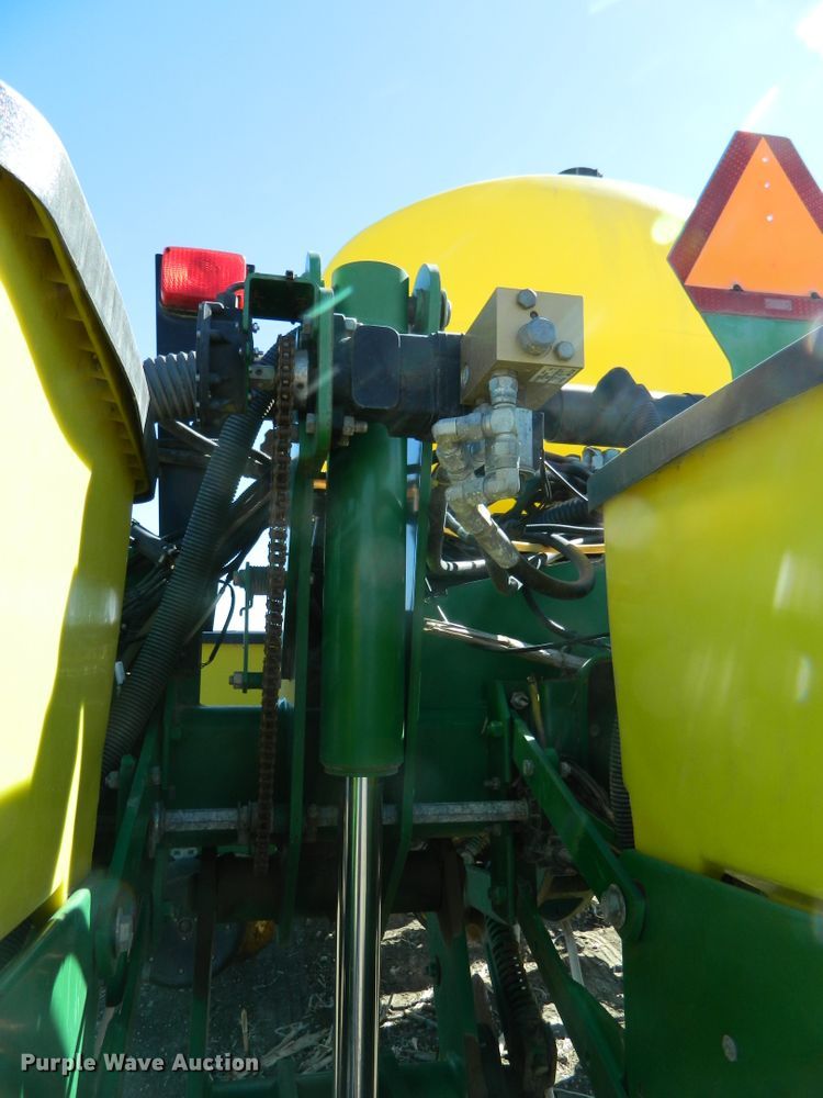 image for item DE4572 John Deere 1770NT Max Emerge XP  no-till planter