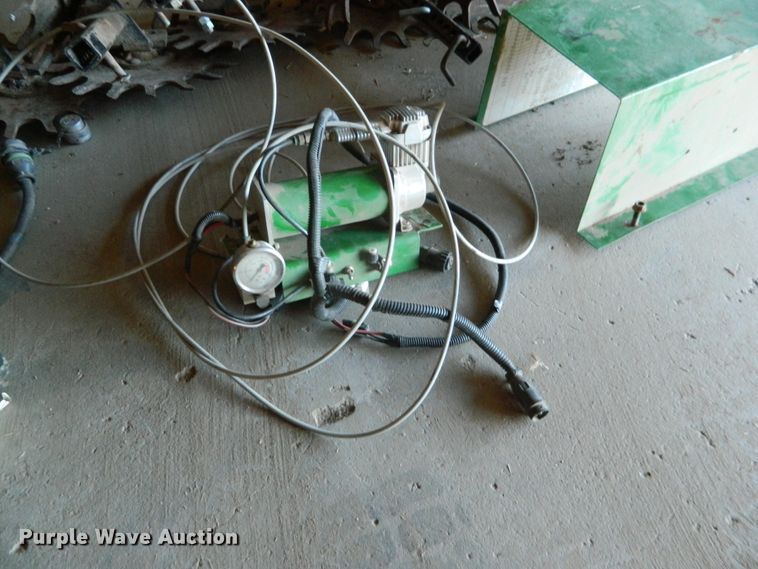 image for item DE4572 John Deere 1770NT Max Emerge XP  no-till planter