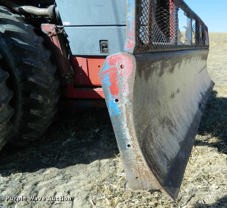 image for item DF4670 2002 Versatile 2310  4WD tractor