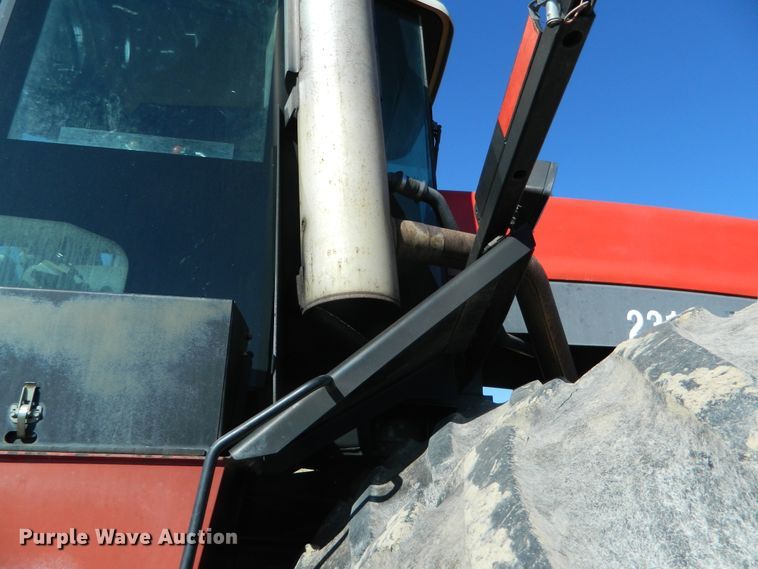 image for item DF4670 2002 Versatile 2310  4WD tractor