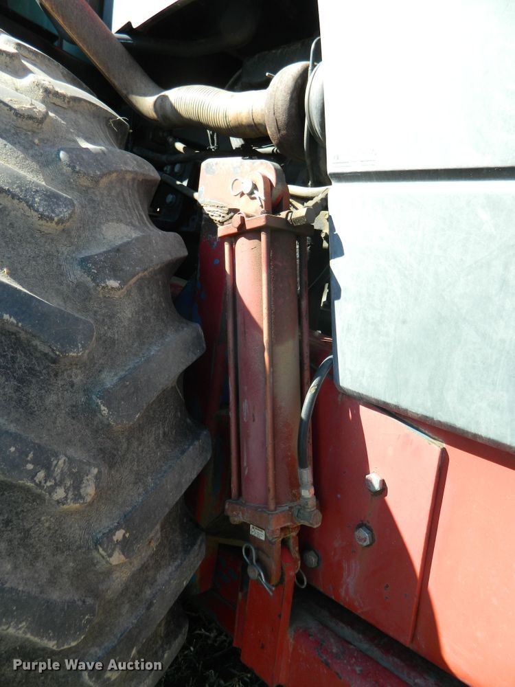 image for item DF4670 2002 Versatile 2310  4WD tractor