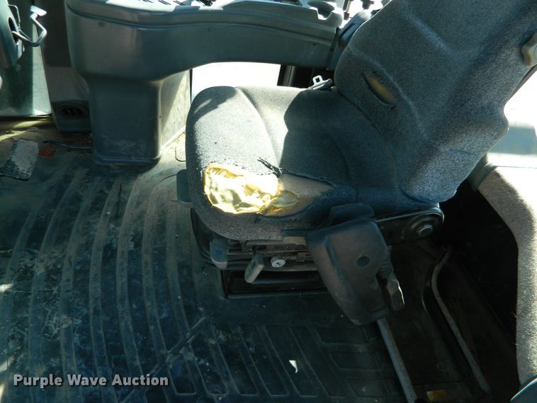 image for item DF4670 2002 Versatile 2310  4WD tractor