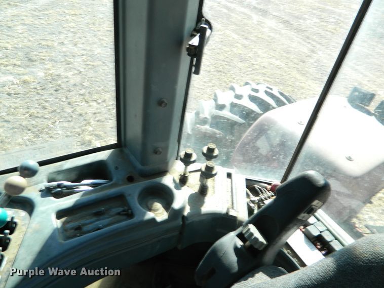 image for item DF4670 2002 Versatile 2310  4WD tractor