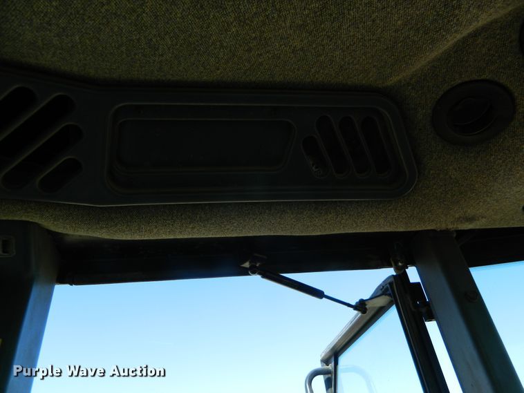 image for item DF4670 2002 Versatile 2310  4WD tractor