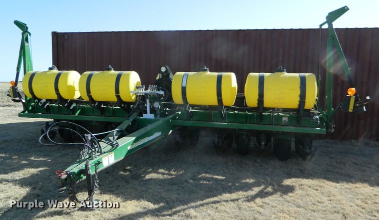 image for item DF4672 John Deere 1750 Max Emerge XP  no-till planter