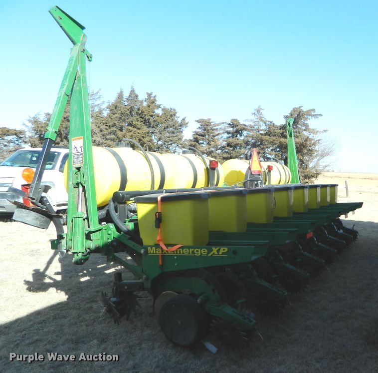 image for item DF4672 John Deere 1750 Max Emerge XP  no-till planter
