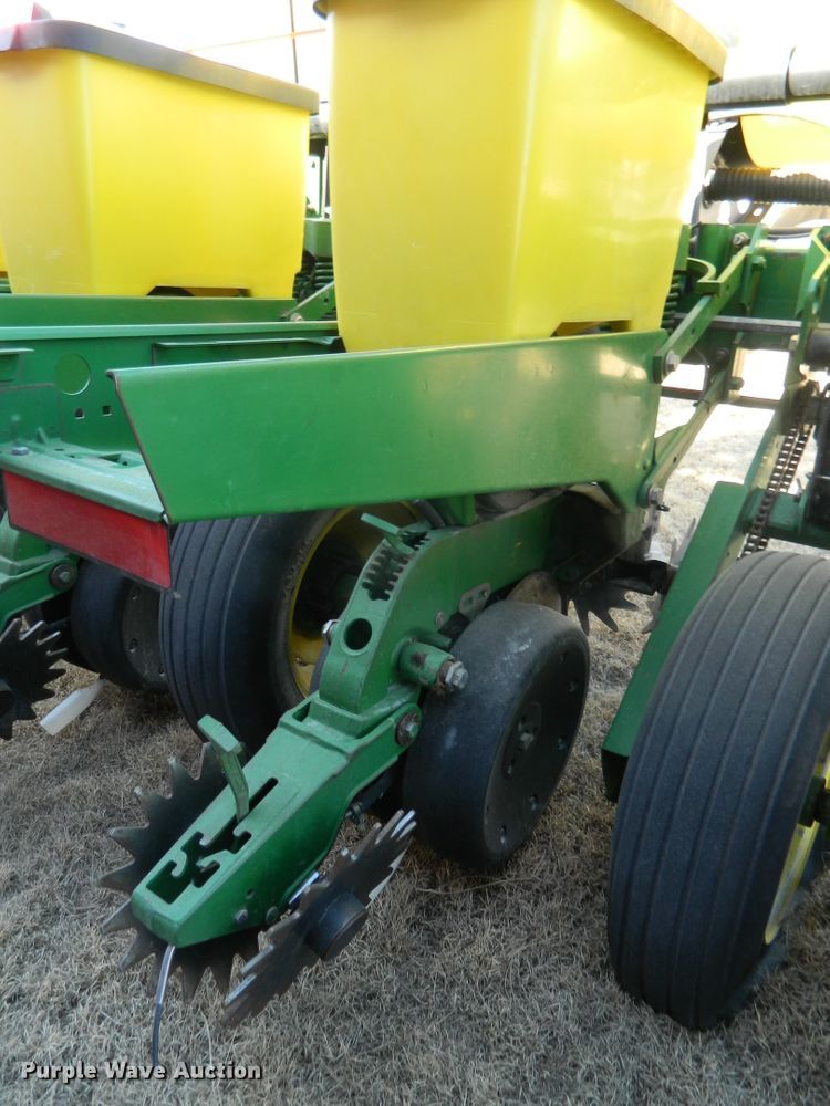 image for item DF4672 John Deere 1750 Max Emerge XP  no-till planter