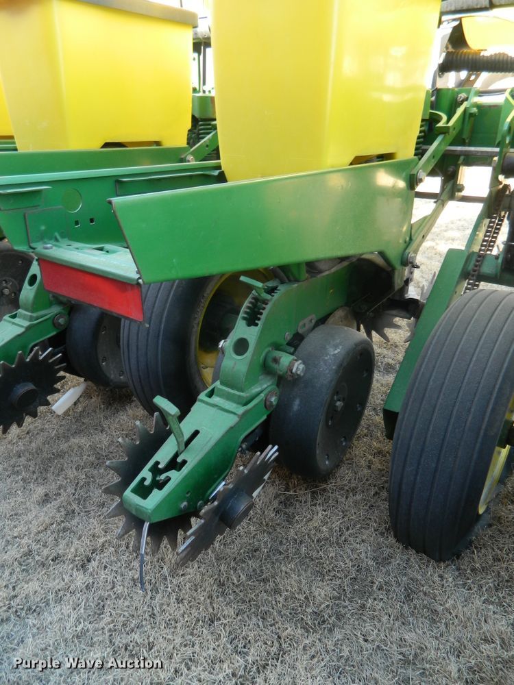 image for item DF4672 John Deere 1750 Max Emerge XP  no-till planter