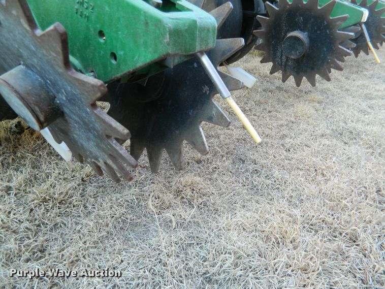 image for item DF4672 John Deere 1750 Max Emerge XP  no-till planter