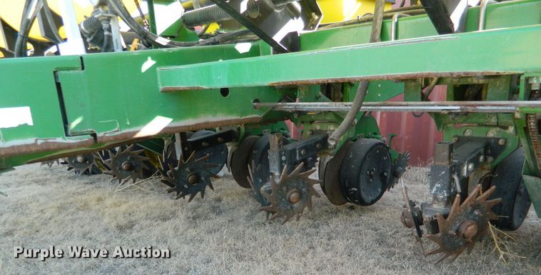 image for item DF4672 John Deere 1750 Max Emerge XP  no-till planter