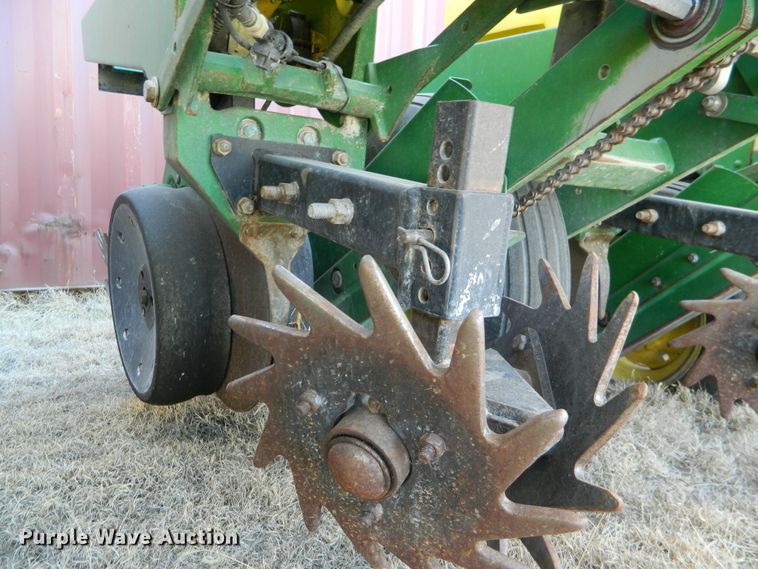 image for item DF4672 John Deere 1750 Max Emerge XP  no-till planter