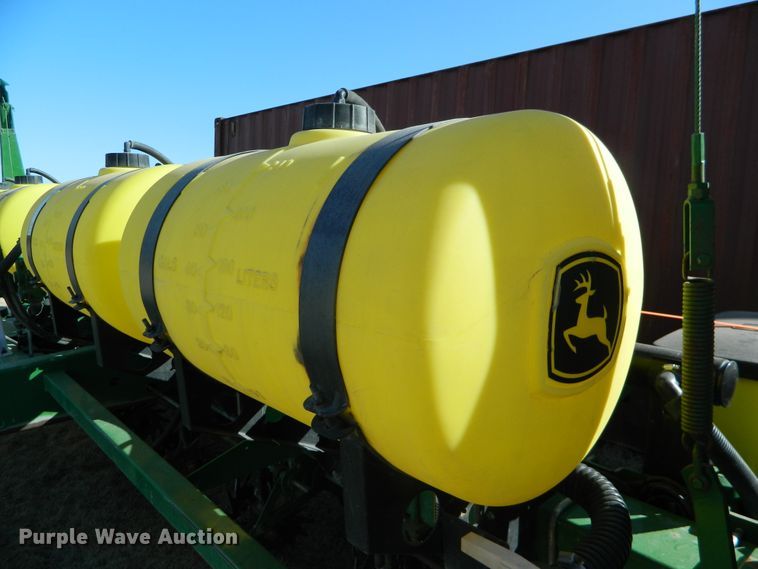 image for item DF4672 John Deere 1750 Max Emerge XP  no-till planter