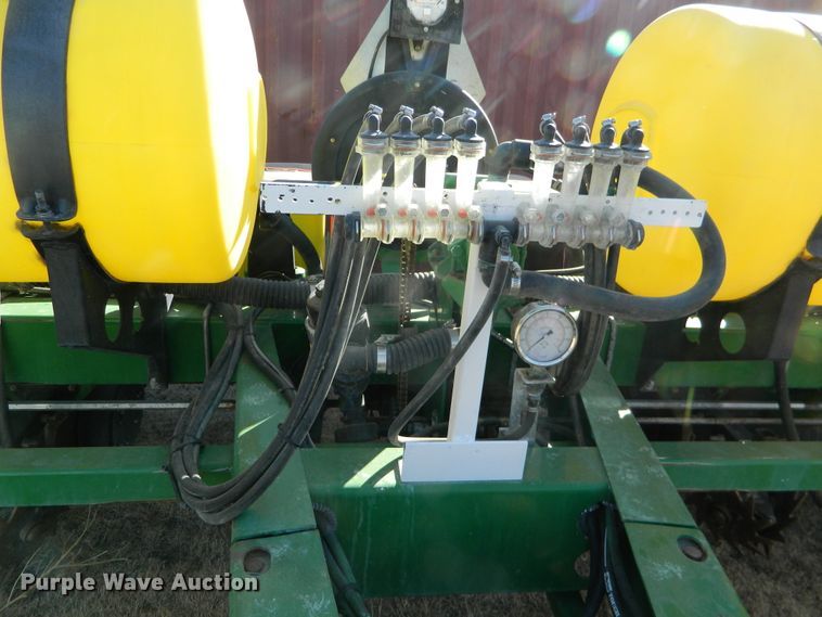 image for item DF4672 John Deere 1750 Max Emerge XP  no-till planter