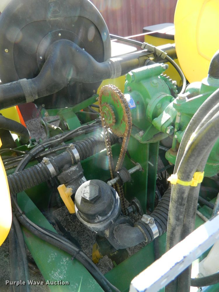 image for item DF4672 John Deere 1750 Max Emerge XP  no-till planter