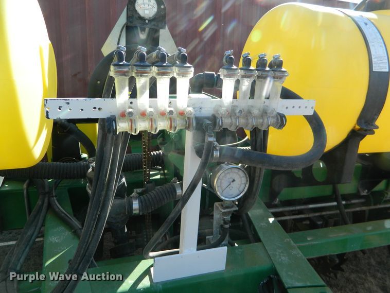 image for item DF4672 John Deere 1750 Max Emerge XP  no-till planter