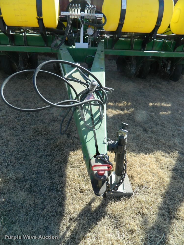 image for item DF4672 John Deere 1750 Max Emerge XP  no-till planter