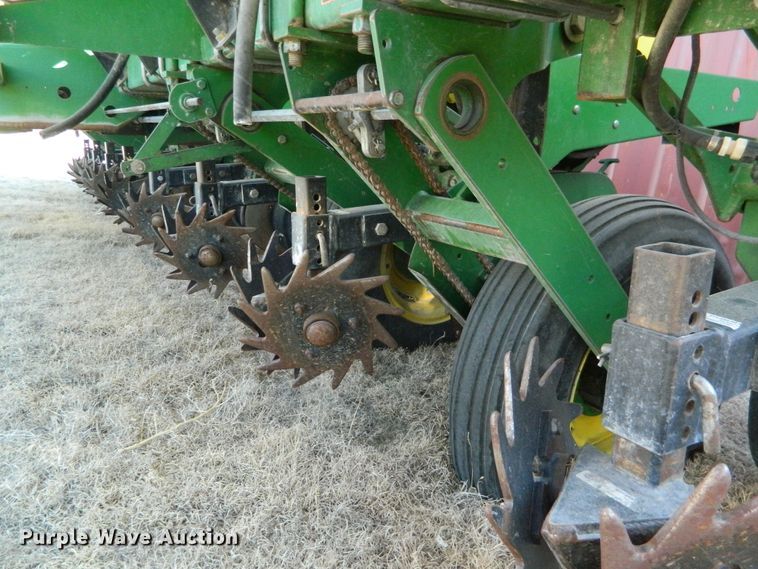 image for item DF4672 John Deere 1750 Max Emerge XP  no-till planter