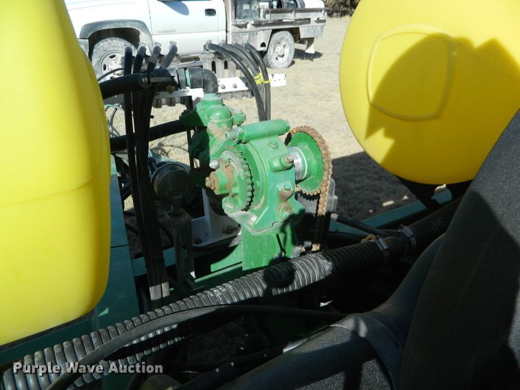 image for item DF4672 John Deere 1750 Max Emerge XP  no-till planter