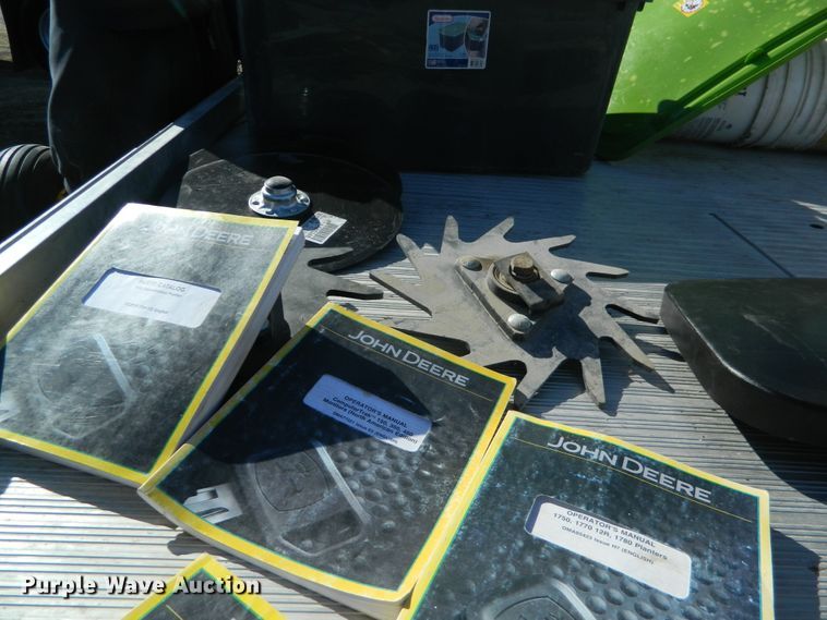 image for item DF4672 John Deere 1750 Max Emerge XP  no-till planter