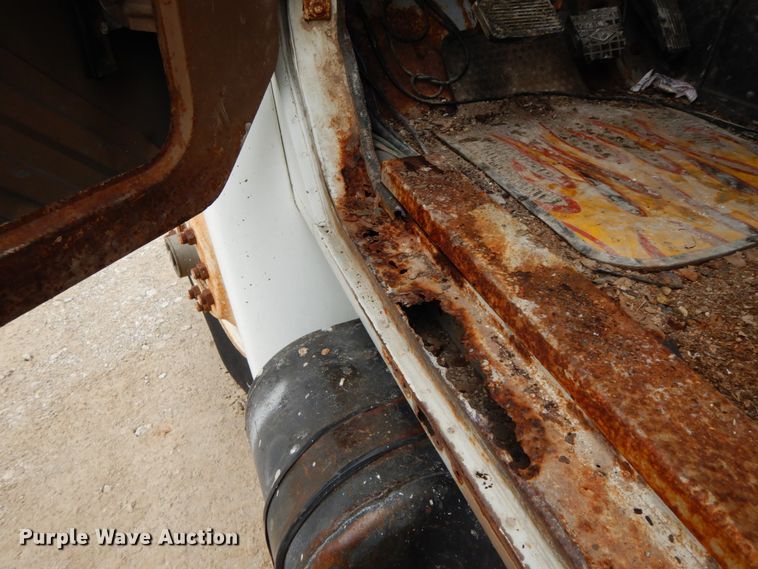 image for item DF6457 1987 International 1955  fertilizer delivery truck