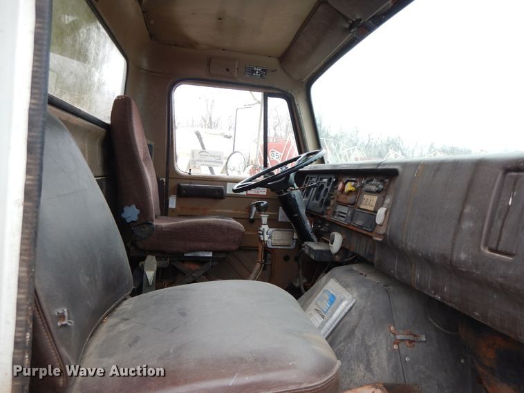 image for item DF6457 1987 International 1955  fertilizer delivery truck