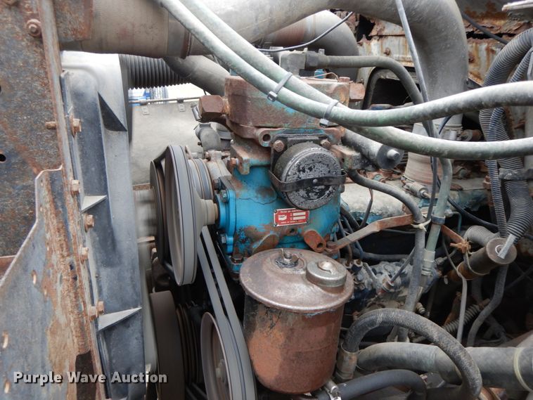 image for item DF6457 1987 International 1955  fertilizer delivery truck