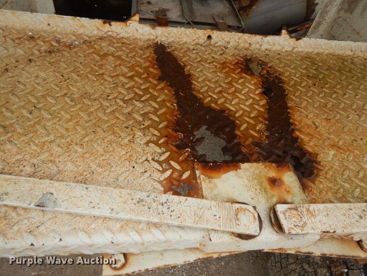 image for item DF6457 1987 International 1955  fertilizer delivery truck