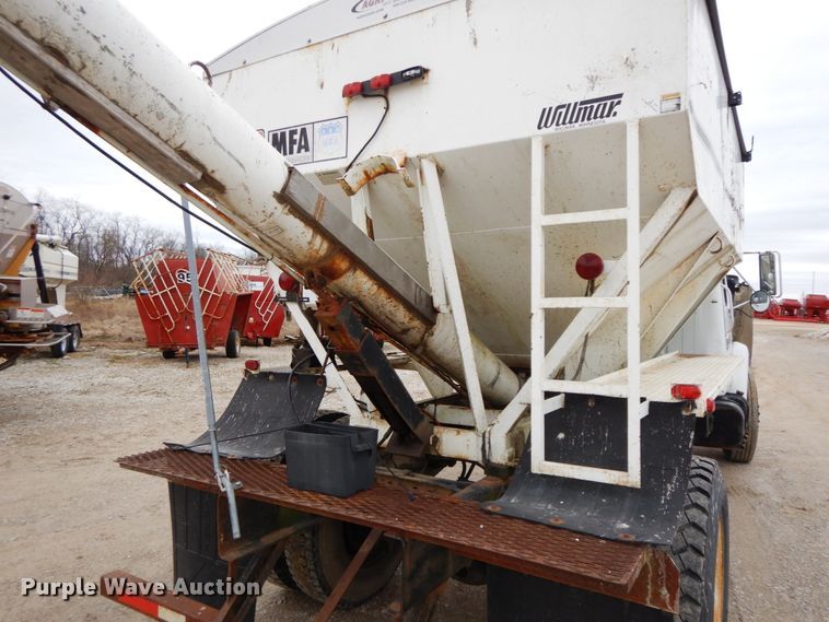 image for item DF6457 1987 International 1955  fertilizer delivery truck