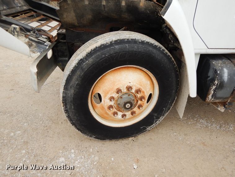 image for item DF6457 1987 International 1955  fertilizer delivery truck